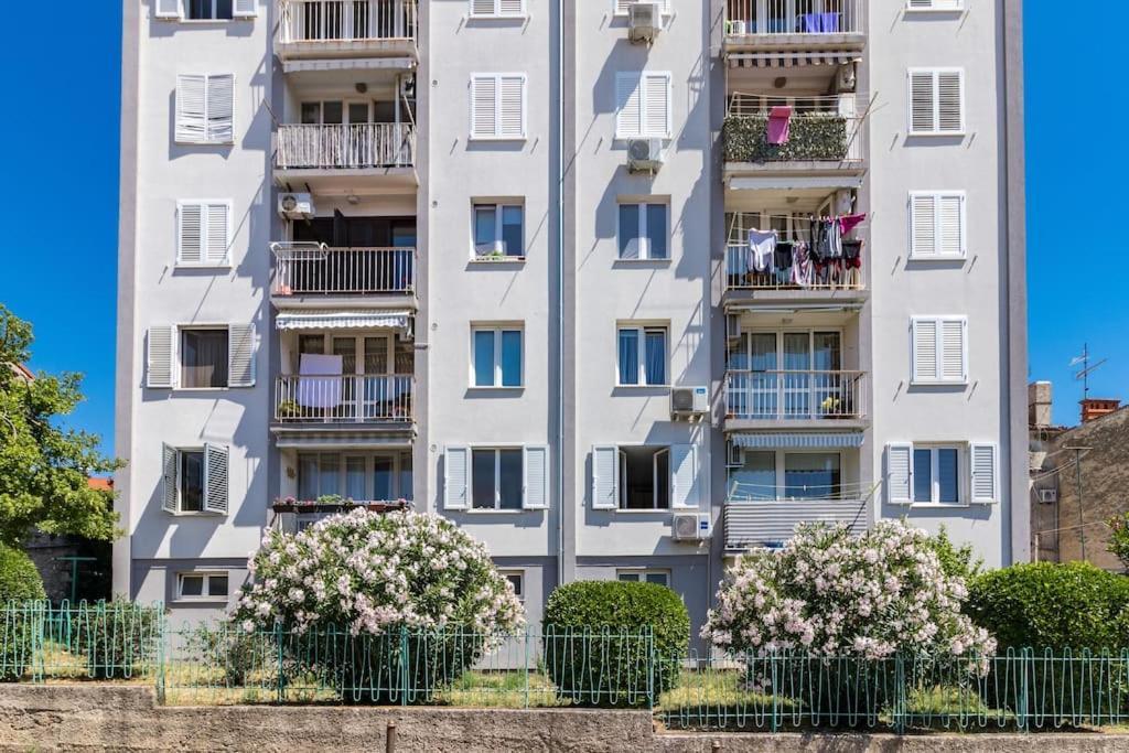 Quirky Apartment Arena With Parking Пула Экстерьер фото